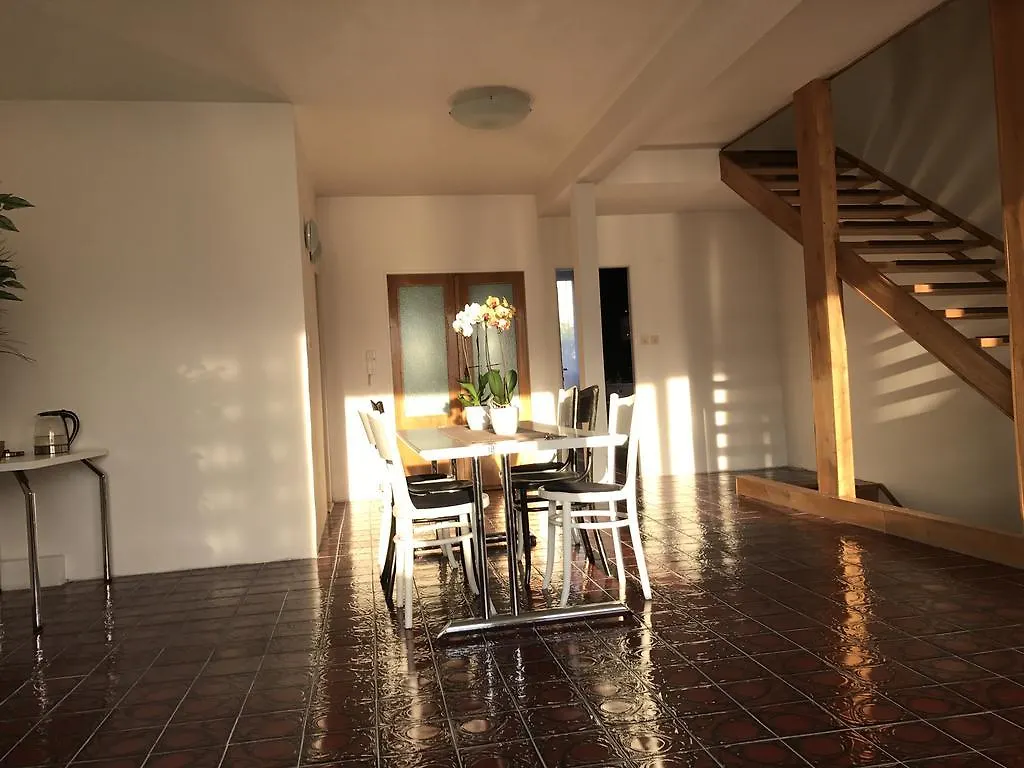 B&B Home Praga 2*,